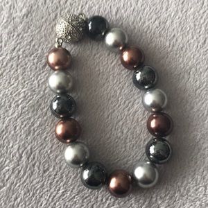 7.5”metallic bracelet w/ magnetic closure